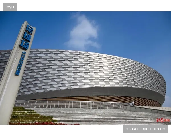 成都蓉城利用主场优势建立巨大领先，凤凰山体育场成为客队禁地。